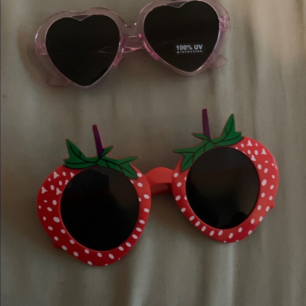 2 pairs of Kids Sunglasses